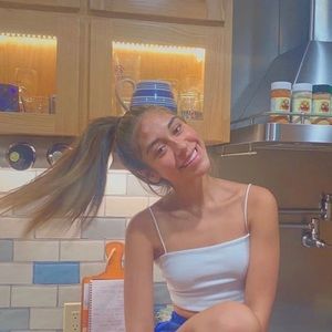 Meet your Posher, Reya